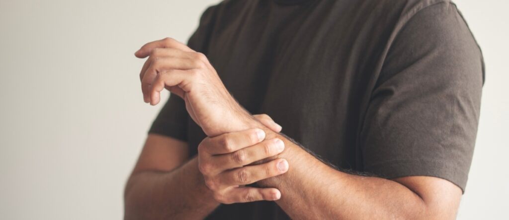 mani gonfie santagostino garbatella